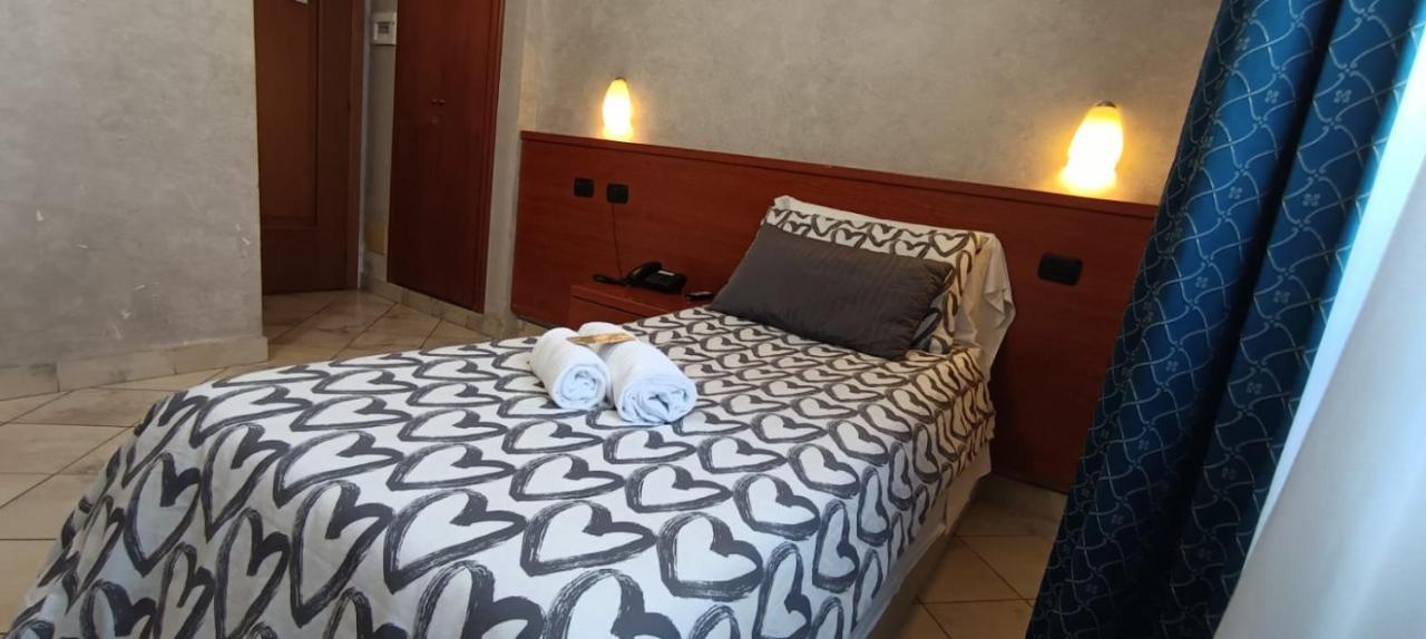 Hotel Ciao Roma Esterno foto