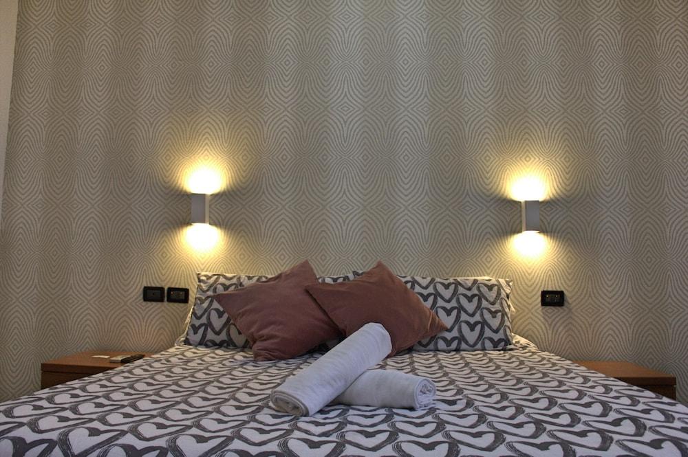 Hotel Ciao Roma Esterno foto