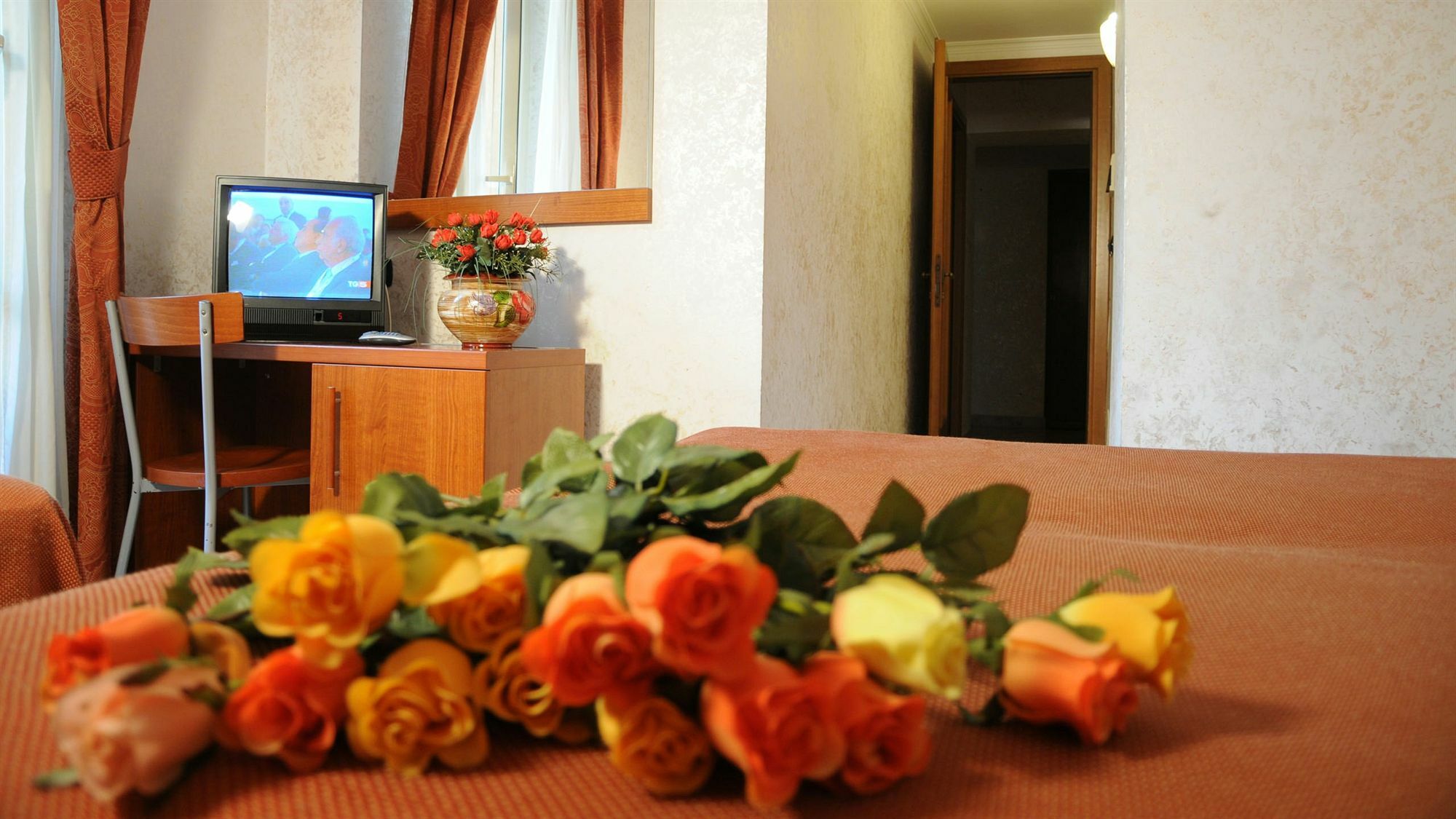 Hotel Ciao Roma Esterno foto