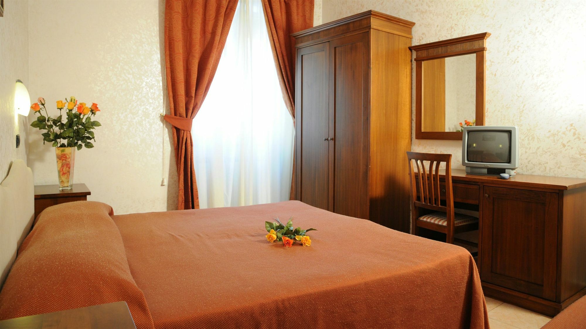 Hotel Ciao Roma Esterno foto